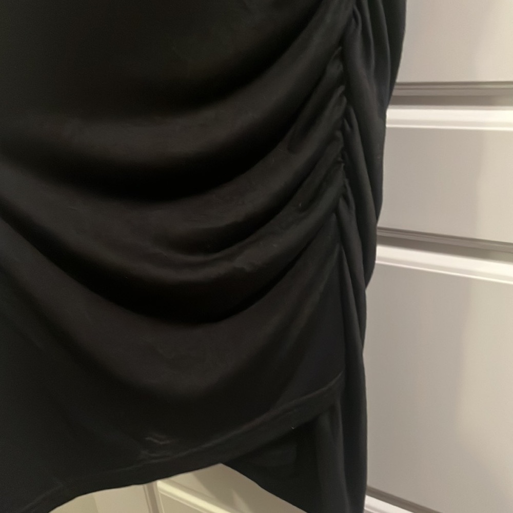 BLACK RUCHED BODY CON DRESS - Picture 2 of 3